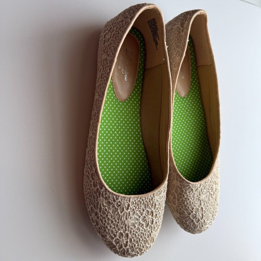 Dominique Nicole Size 5M Lace Ballet Flats Biege